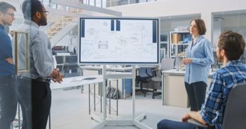 Industriefachwirt IHK: Voraussetzungen, Prüfung und wieviel Gehalt drin ist Industriefachwirt IHK: Voraussetzungen, Prüfung und wieviel Gehalt drin ist ( Foto: Shutterstock- Gorodenkoff_)