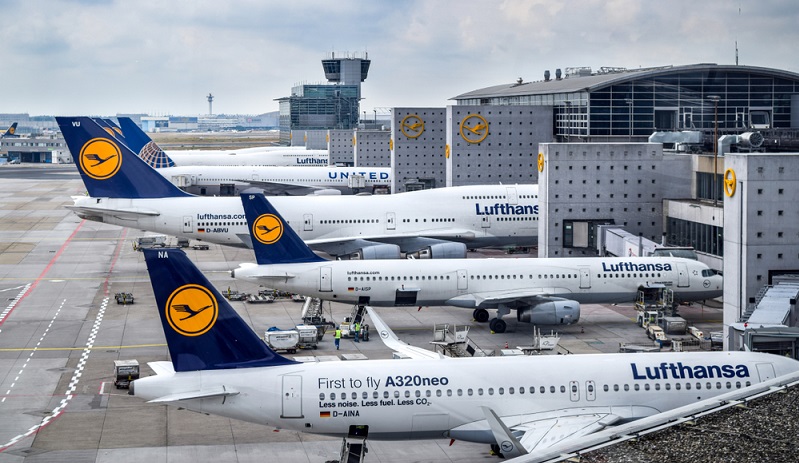 Die Hauptaufgabe der Leitwarte der Lufthansa besteht darin, die spezifischen Einrichtungen des Flughafens sowie alle gebäudetechnischen Anlagen zu kontrollieren und deren Funktion sicherzustellen. Nur damit ist ein reibungsloser Flughafenbetrieb möglich. ( Foto: Shutterstock- _Nate Hovee )