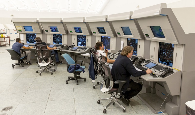 Die Leitwarte der Lufthansa setzt auf moderne Technik, die Brandmeldeanlagen, Brand- und Rauchmelder, Leitungsnetze, Sprinkler und Löschwasseranlagen überwacht. ( Foto: Shutterstock-_Belish)