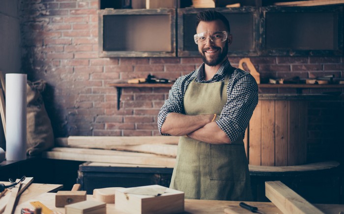 Die Handwerker-Haftpflichtversicherung ist nicht in allen Berufen Pflicht. Sie ist aber für den Handwerker als Unternehmer smart, weil sie für überschaubares Geld finanzielle Risiken absichert. (Foto: shutterstock - Roman Samborskyi)