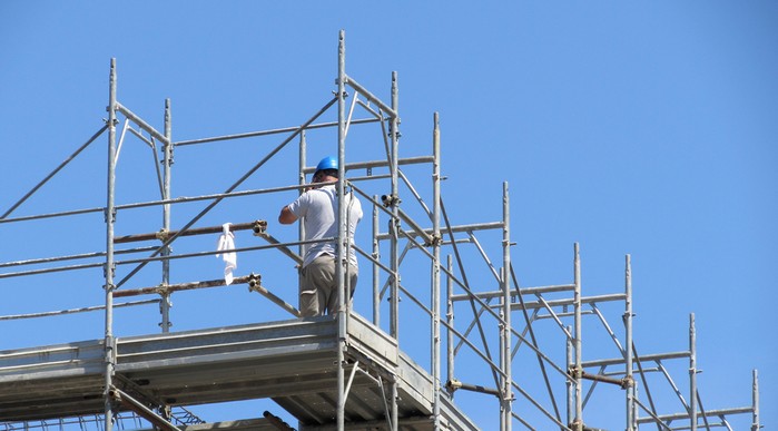 Die wirtschaftlichen Risiken im handwerklichen Geschäftsbetrieb sind vielfältig und oft im Vorhinein nur sehr schwer abzuschätzen. Hier kann es sehr viel Sinn machen, diese mit einer Handwerker Haftpflichtversicherung präventiv abzusichern. Doch welche Risiken genau werden abgedeckt? (Foto: shutterstock - Alfonso Vennari)