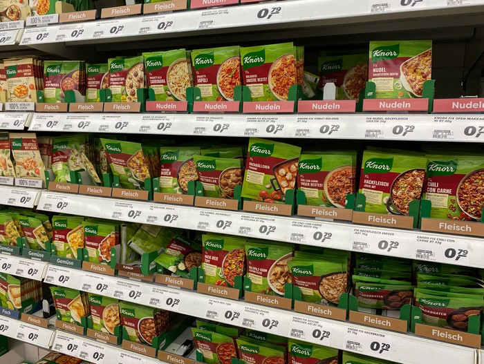 Beispiel für eine Blockplatzierung: Tütensuppen des Herstellers Knorr. (Foto: shutterstock – Ralf Liebhold)