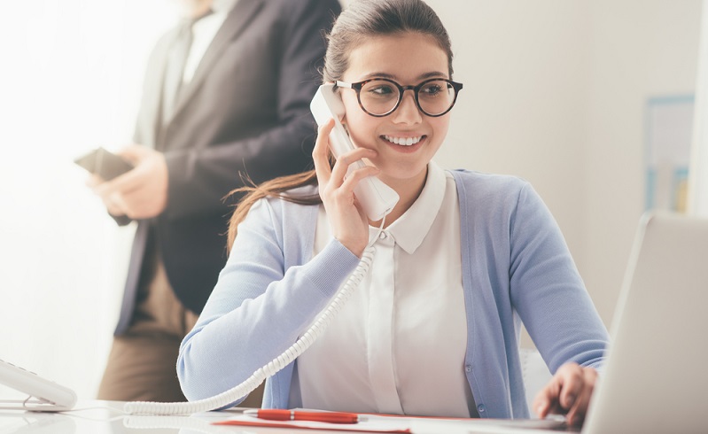 Eine gute Sekretärin ist ein wahres Allroundgenie, Multitalent und wichtigster Teil des Teams. (Foto: Shutterstock- Stokkete_)