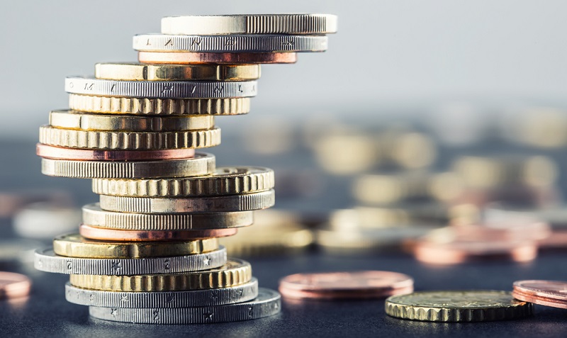 Verbraucherschützer kritisieren die Praxis der Geschäftsbanken, die erhobenen Negativzinsen als Verwahrentgeld zu deklarieren. (Foto: Shutterstock- Marian Weyo )