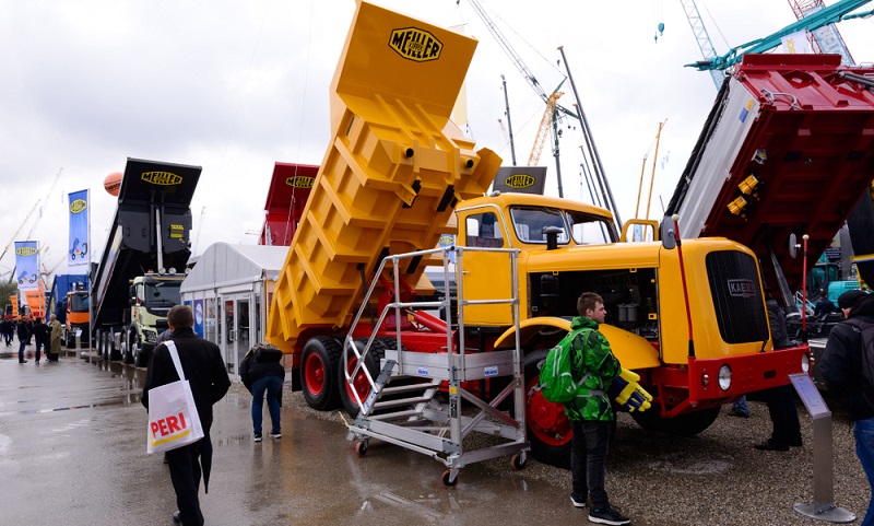 Die Baumaschinenmessen sind über das ganze Jahr verteilt und finden weltweit statt. (Foto: Shutterstock-_Simlinger )