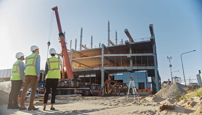 Verschiedene Faktoren beeinflussen die Finanzierung von Gewerbeimmobilien. (Foto: Shutterstock-Gorodenkoff)