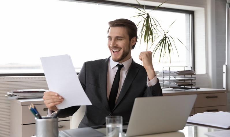 Gewerbesteuern müssen nur von Gewerbetreibenden und nicht von Freiberuflern gezahlt werden. (Foto: Shutterstock-fizkes)