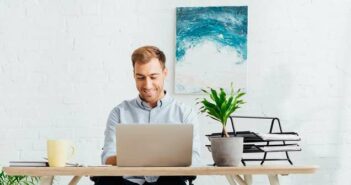 Das Home-Office einrichten: So kommen Produktivität und Freude an der Arbeit gleichberechtigt zum Zug Das Home Office einrichten: So kommen Produktivität und Freude an der Arbeit gleichberechtigt zum Zug ( Foto: Shutterstock- LightField Studios_)