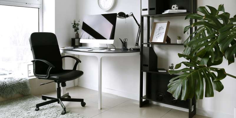 Wer sich konzentrieren und eine gute Leistung abliefern will, braucht am Arbeitsplatz keine Ablenkungen. ( Foto: Shutterstock-Shadow Inspiration )