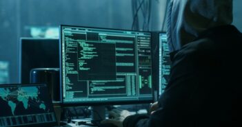 AGCS-Bericht: Hacker greifen Lieferketten an (Foto: Gorodenkoff, Shutterstock)