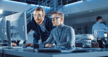 Personalentwicklung in Unternehmen: Industrie 4.0 fest im Blick Personalentwicklung in Unternehmen: Industrie 4.0 fest im Blick ( Lizenzdoku: Shutterstock-_Gorodenkoff )
