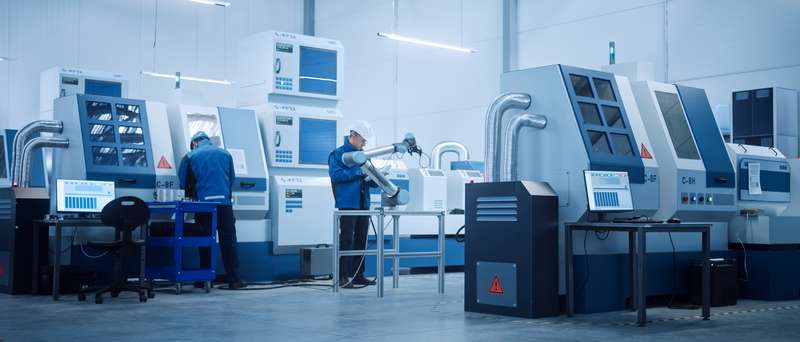 Industrie 4.0 wird nicht warten und fordert spezifische Qualifikationen von den Mitarbeitern. ( Lizenzdoku: Shutterstock-Gorodenkoff )