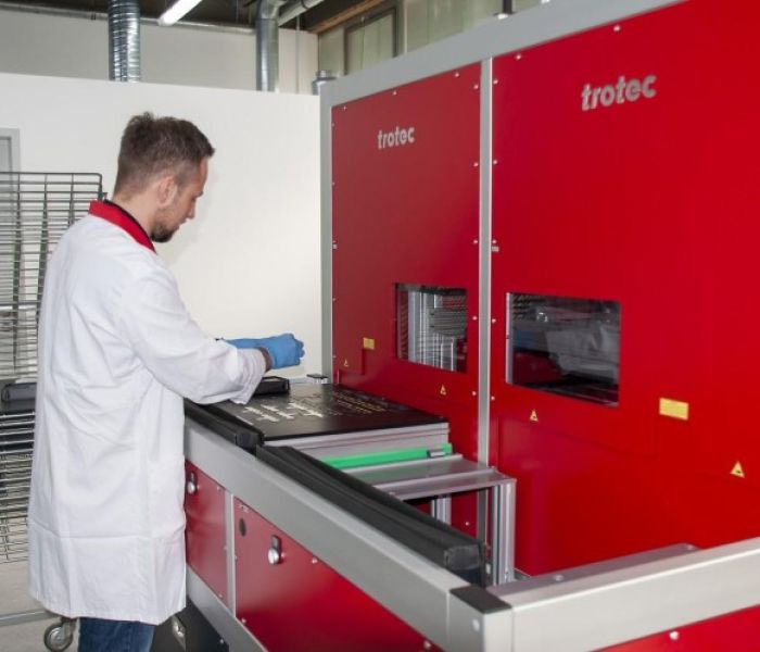Customer reference Laser cutting of printed electronics (Foto: Trotec Laser)