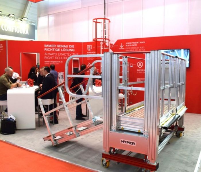 Die ausgestellten Arbeitsb&uuml;hnen bieten ergonomischen Zugang (Foto: HYMER-Leichtmetallbau GmbH & Co. KG)